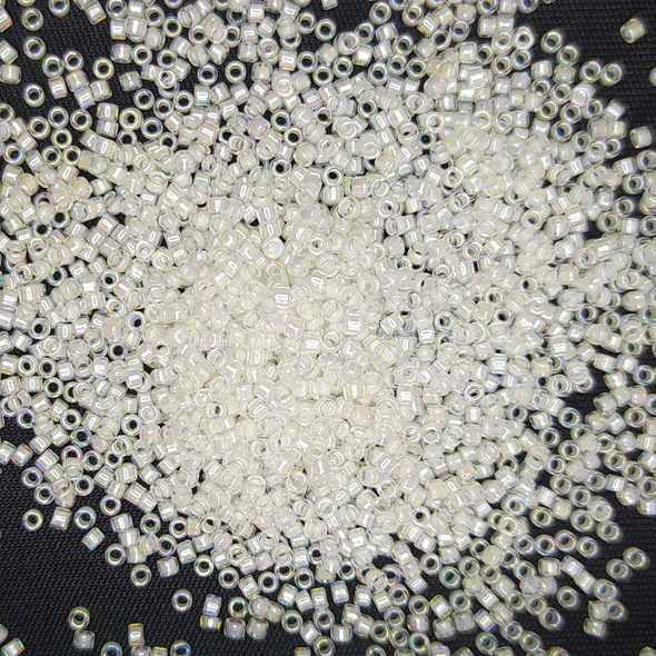 TREASURE 11/0 777 CRYSTAL SHIMMER
